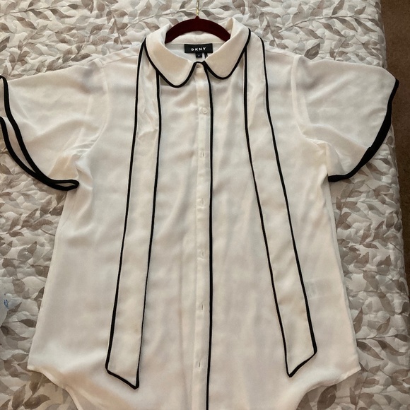 Donna Karen New York (DNKY) Blouse with Flutter Sleeves - Picture 6 of 9